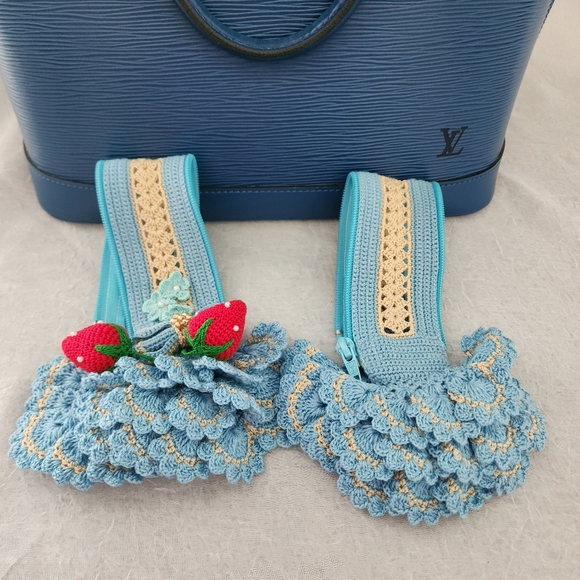 Auth Louis Vuitton Alma Epi Leather HandBag - Picture 13 of 15